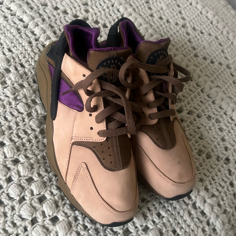 Like new Nike tan and purple Huarache LE sneakers